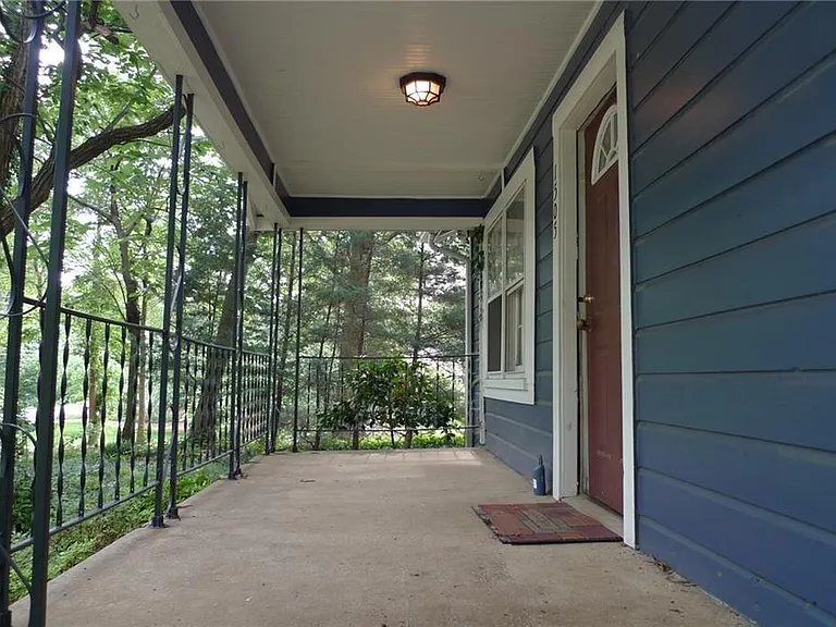 1505 Eastland Rd — Photo 5