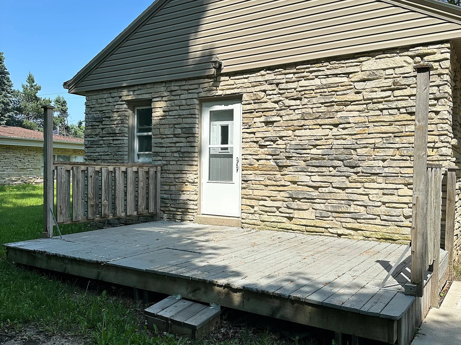2 bed, 1000 sqft, $1,695 — Photo 2