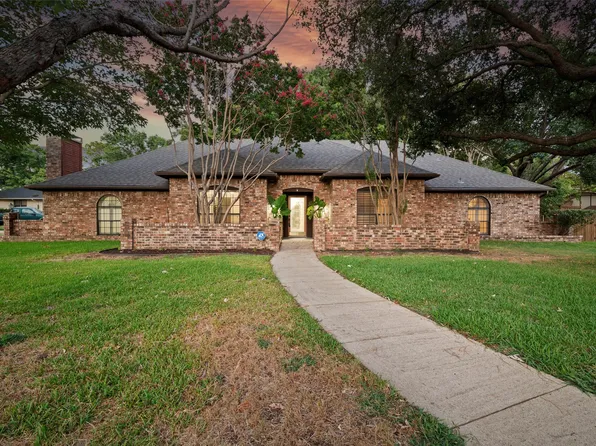 2201 Pembrooke Pl, Denton, TX 76205