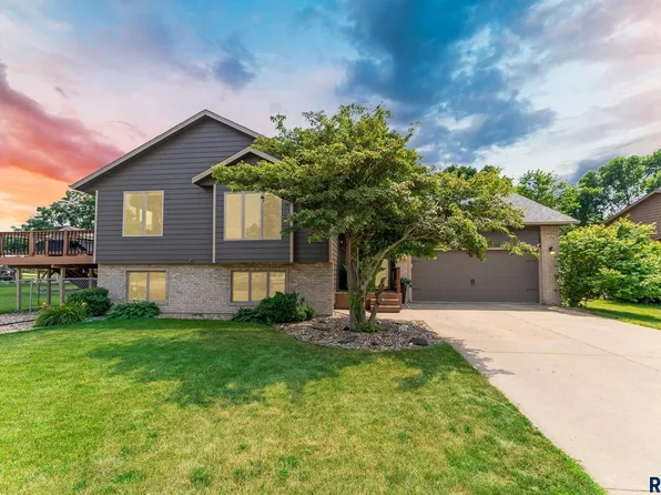 6705 W Westminster Dr, Sioux Falls, SD 57106