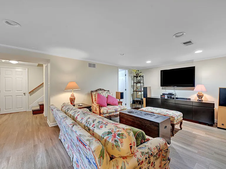 6907 Bradley Blvd — Photo 122