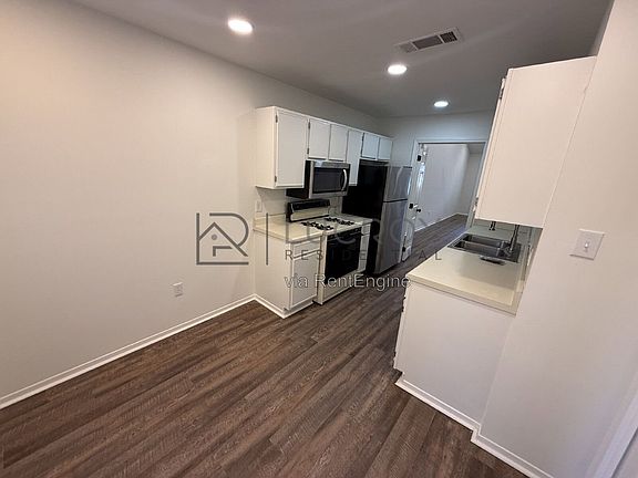 5th image of 23 Meadowoods Pl