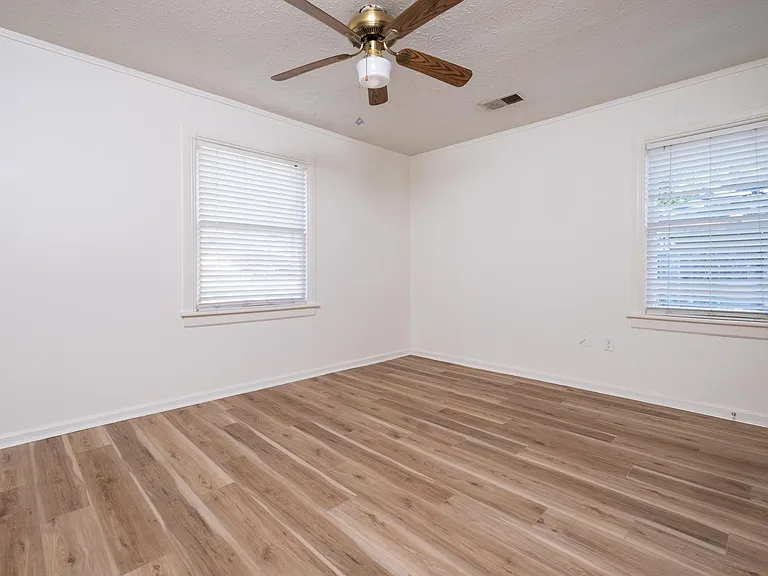 1808 Iris St — Photo 17