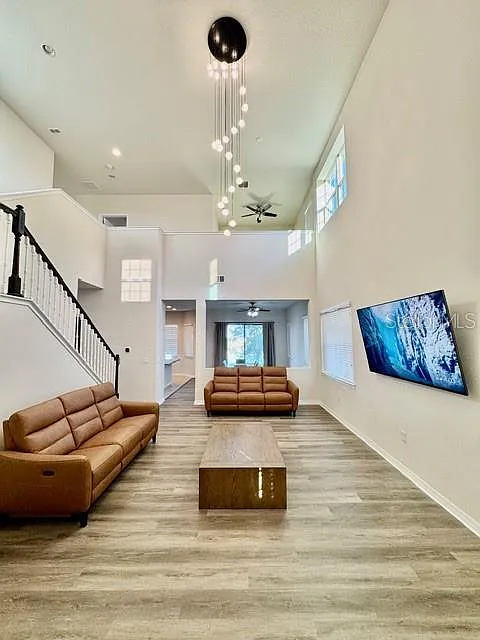 4 bed, 3.5 bath, 2376 sqft, $3,999 — Photo 3