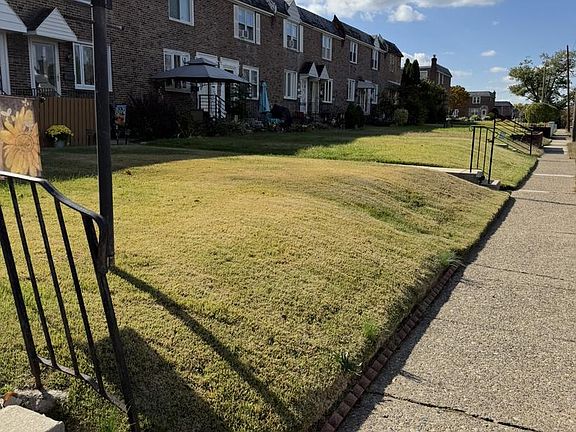 5th image of 422 Rively Ave