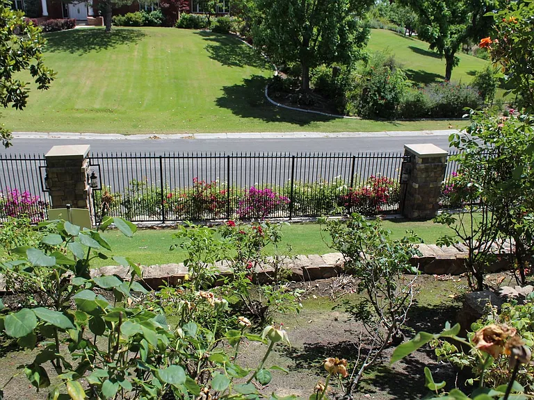 4301 Flintridge Dr — Photo 49