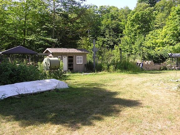 2nd image of 1421 Beechwood Ln