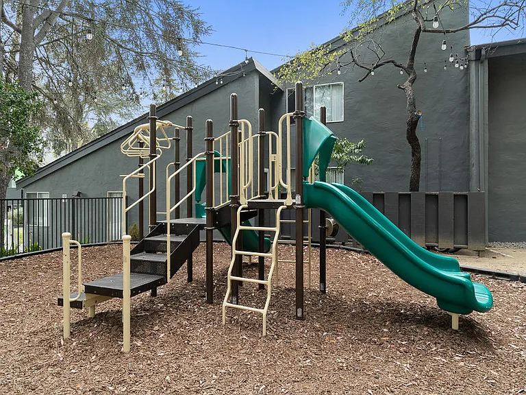 Hidden Creek Apartments — Photo 28