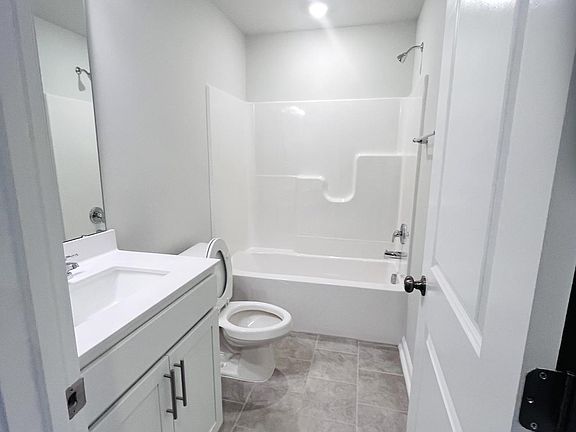 5th image of 153 Summer Violet Ln