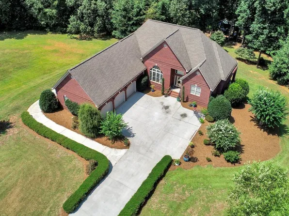 110 Topsail Dr, Anderson, SC 29625