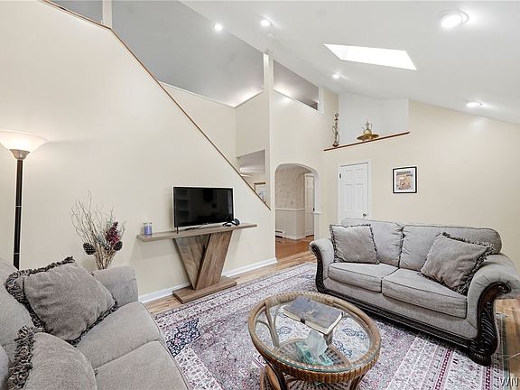 3rd image of 5241 William St