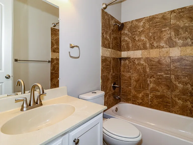 1386 Sawmill Creek Ln — Photo 14