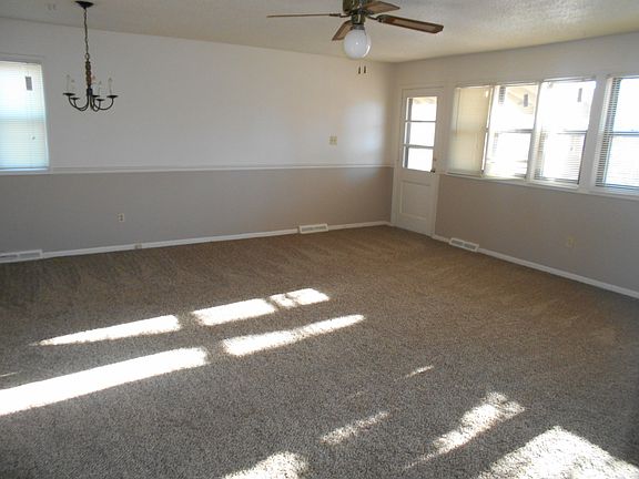 Spacious Livingroom!
