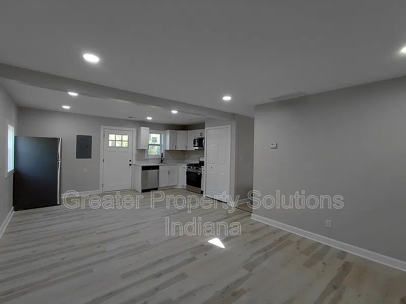 3 bed, 1.0 bath, 1150 sqft, $1,650 — Photo 2