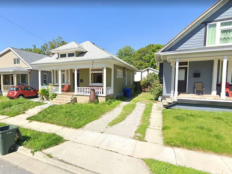 658 E Conway Ct — Photo 2