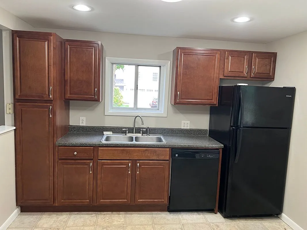 2 bed, 1.5 bath, 1050 sqft, $1,900 — Photo 4