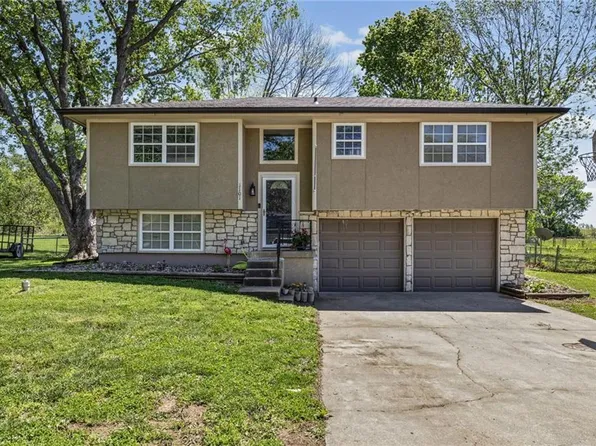 1101 S Doyle St, Louisburg, KS 66053