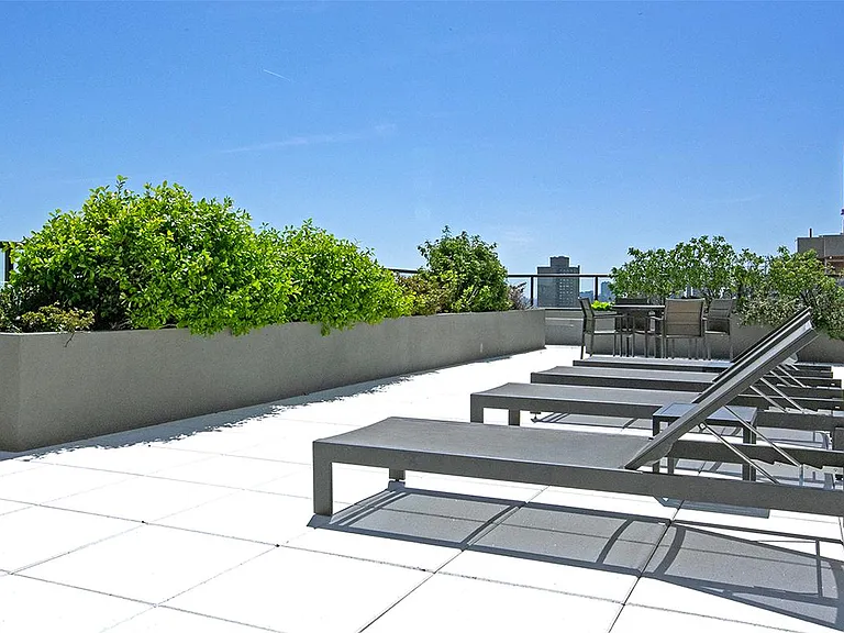 1755 York Ave #17D — Photo 8