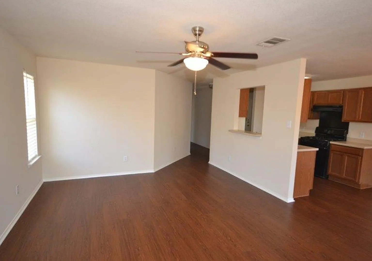 Nice 3 Bedroom 2 Bath in Benbrook Ranch Subdivision - Great value in Leander! — Photo 4