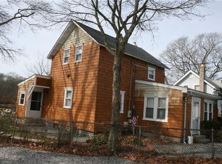 27 Dan St, Warwick, RI 02889