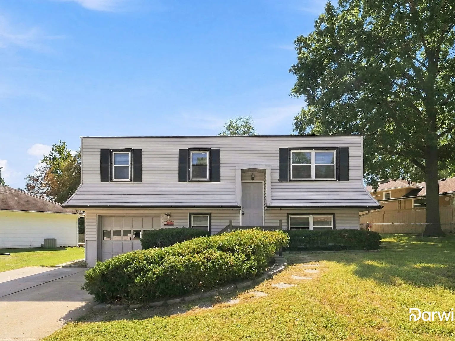 3 bed, 1.5 bath, 1620 sqft, $1,745 — Photo 1