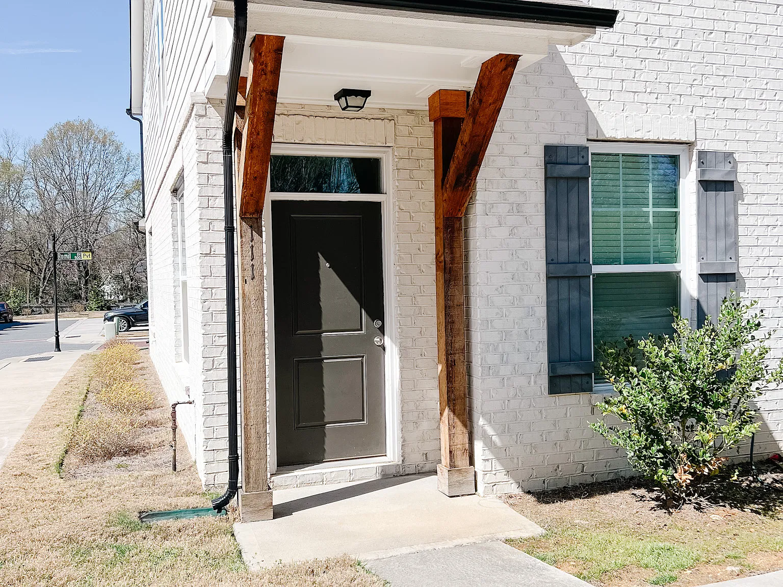 3 bed, 2.5 bath, 2290 sqft, $2,299 — Photo 3