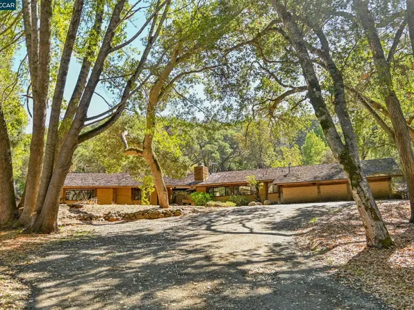 635 Los Trancos Rd, Palo Alto, CA 94304