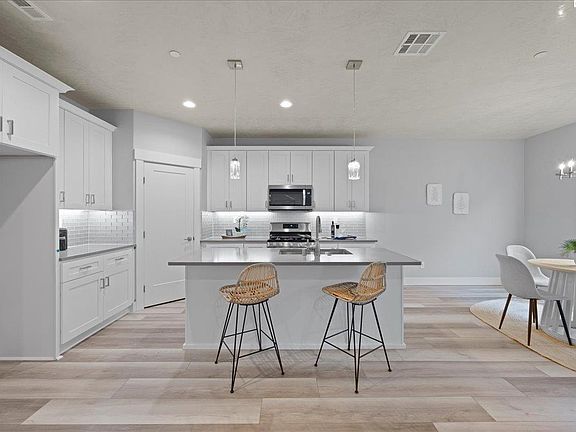 5th image of 2562 Sunray Ave