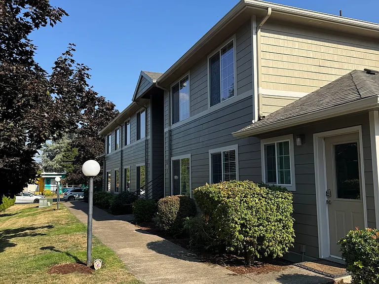 Quiet 2-Bed 2-Bath Apartments Close to WOU with Beautiful Landscaping In-Unit Washer/Dryer — Photo 16