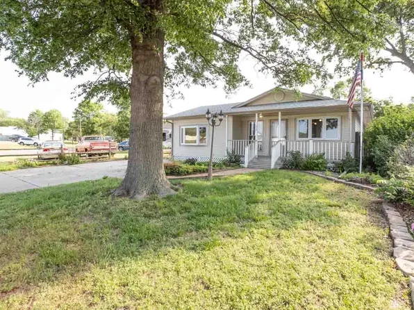 506 N 1st Ave, Mulvane, KS 67110