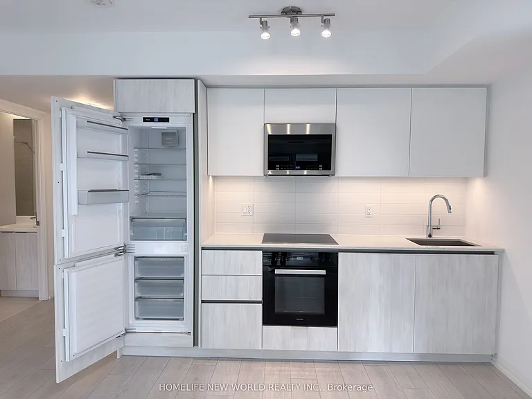 400 King St W #1122 — Photo 11