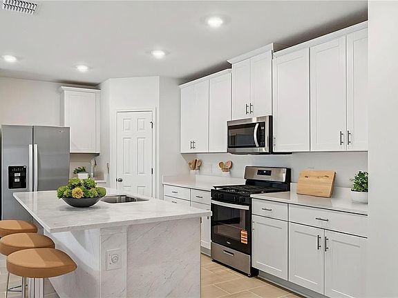 2nd image of 28009 Poppy Ct