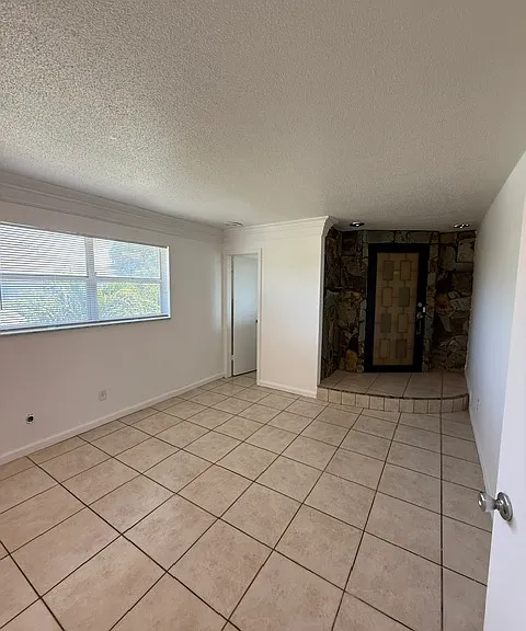 1020 N 18th Ct #201 — Photo 11
