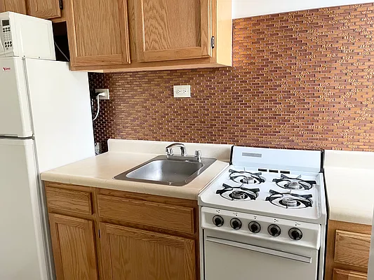 Rented by Meraki Realty LLC | media 9