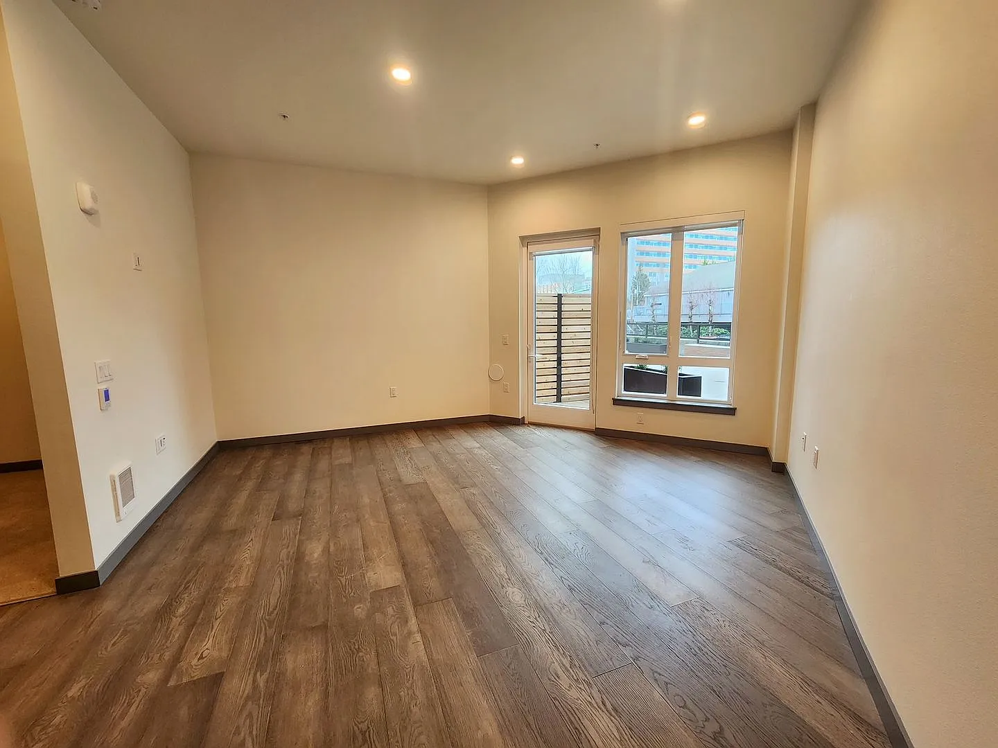 Brand New Urban One Bedroom Condo in Totem Lake, Kirkland — Photo 2
