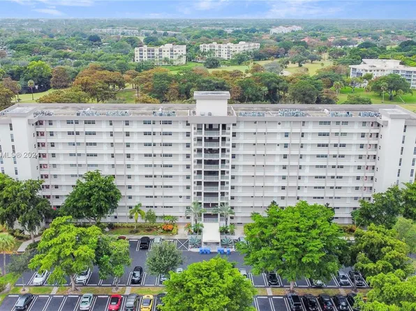 575 Oaks Ln APT 502, Pompano Beach, FL 33069