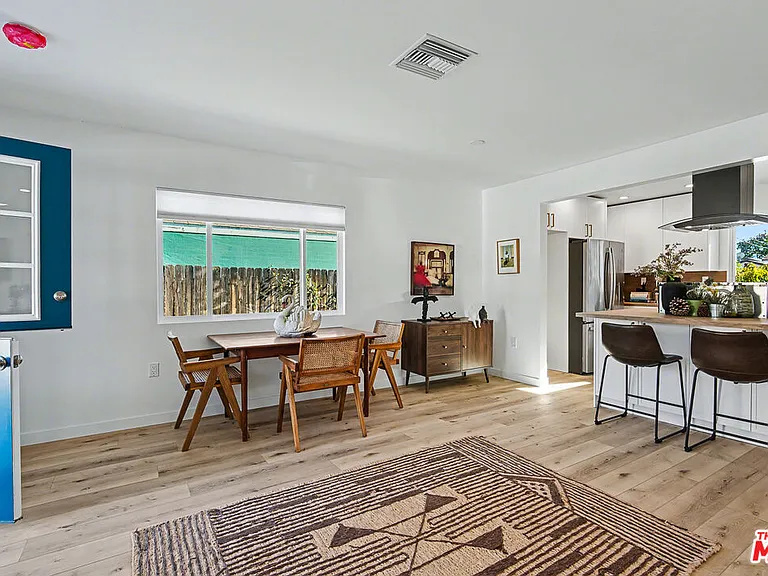 4026 Baywood St — Photo 3