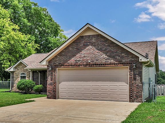 3rd image of 1453 Rustys Ln