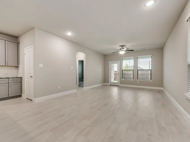 1078 Norias Dr — Photo 5