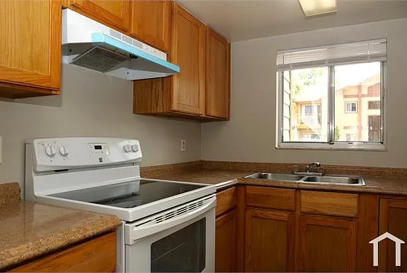 2050 Bowen Dr — Photo 10