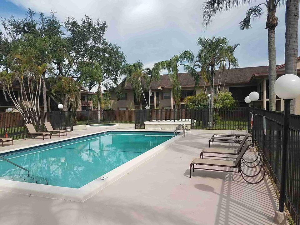 1st image of 11267 N Kendall Dr