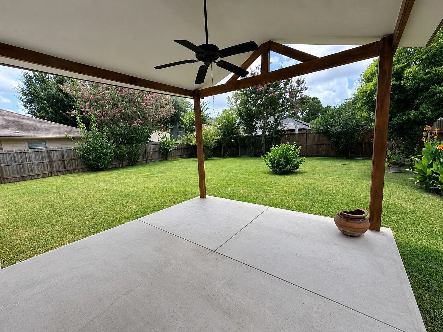 4 bed, 2.5 bath, 1706 sqft, $2,400 — Photo 2