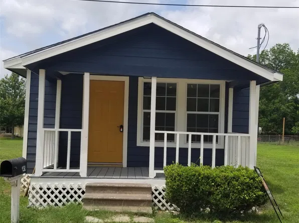 932 Fannin St, Columbus, TX 78934