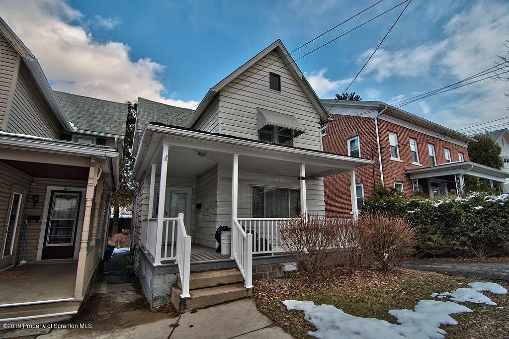 511 E Market St photo 1