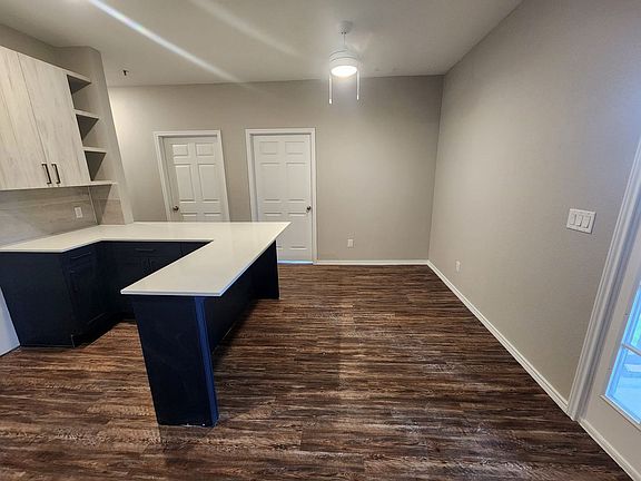 4th image of 611 Carpenter Ave