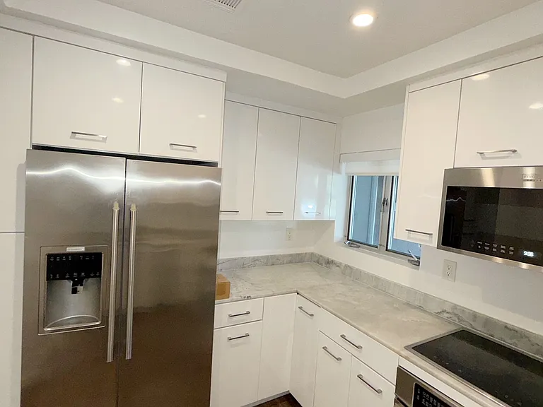 Beverly Hills apartment — Photo 8