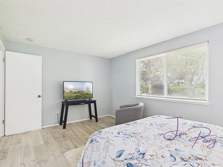2274 Thornton St — Photo 4