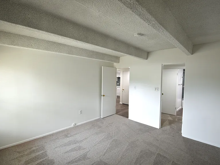 4440 Laguna Pl - Meadows Apartments — Photo 10
