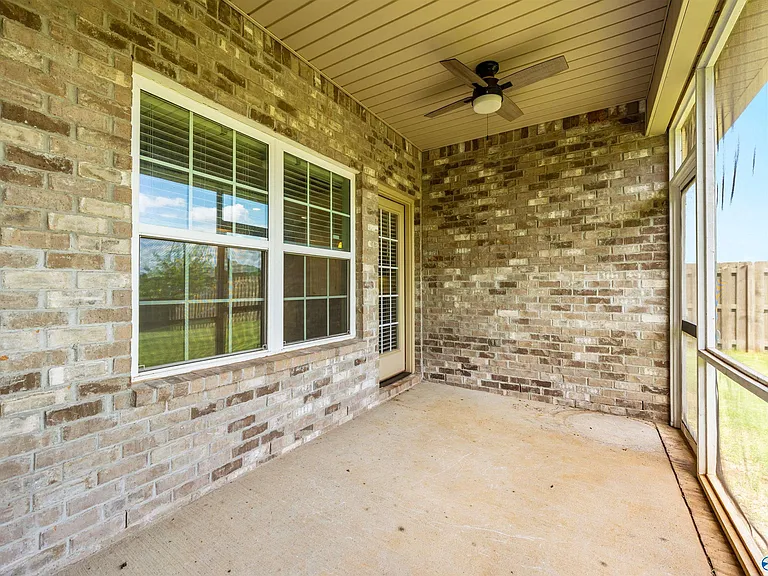 104 Erskin Parcus Dr — Photo 47