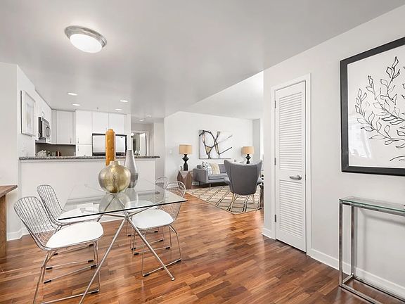 4th image of 260 King St Unit 659